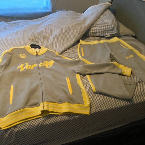 Coats/Jackets - Picture 2 of 9